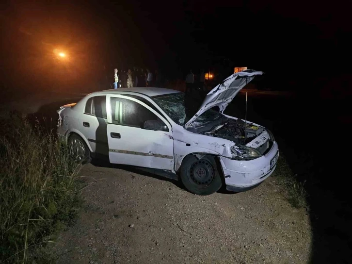 Diyarbakır’da yük treni otomobile çarptı: 2 yaralı
