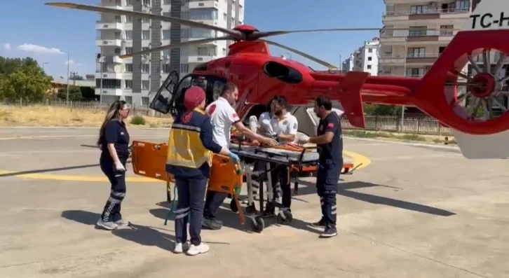 Diyarbakır’da yüksekten düşen çocuk ambulans helikopterle hastaneye nakledildi
