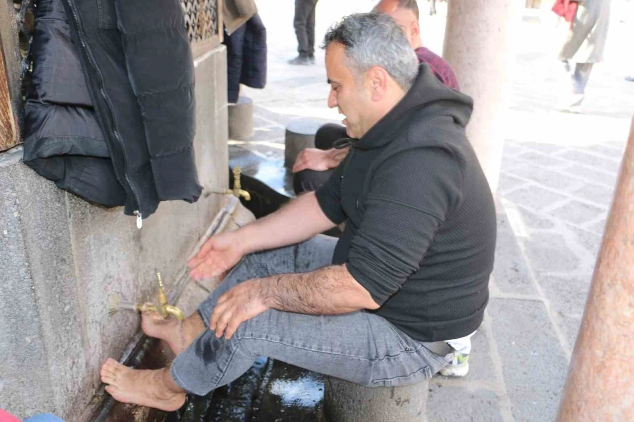 Diyarbakırlı Yusuf, 4 yıldır her teravih namazını farklı camilerde kılıyor
