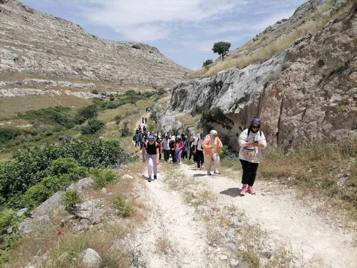 Doğaseverler Halfeti’de ’karagül’ü aradı
