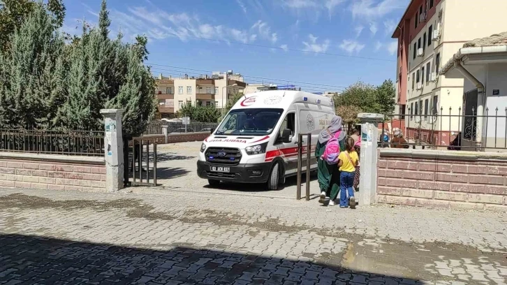 Doğum günü pastası 15 öğrenciyi hastanelik etti
