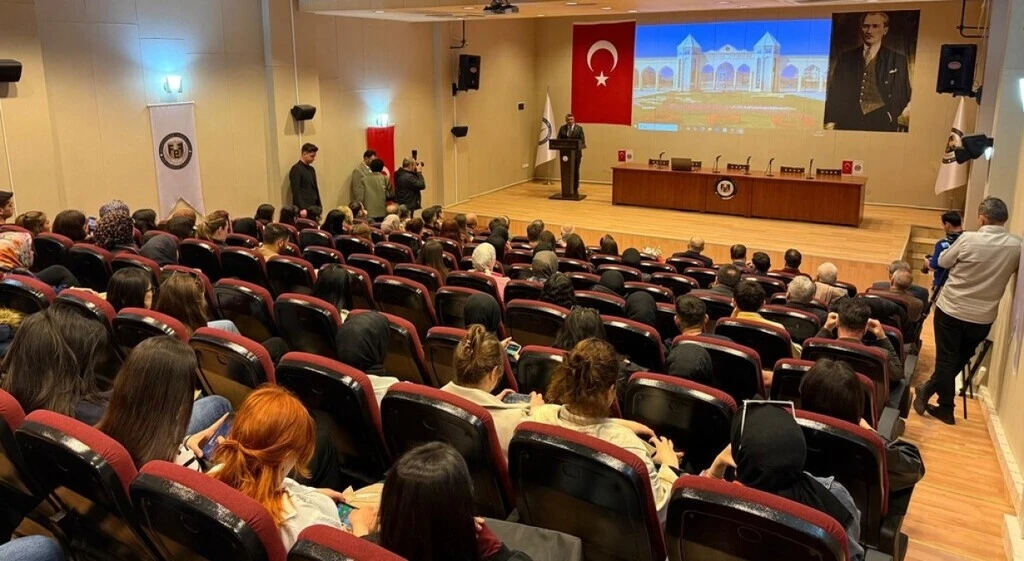 DPÜ’de "Bir Yıldız, Bir Hilal, İlelebet İstiklal" konulu konferans düzenlendi
