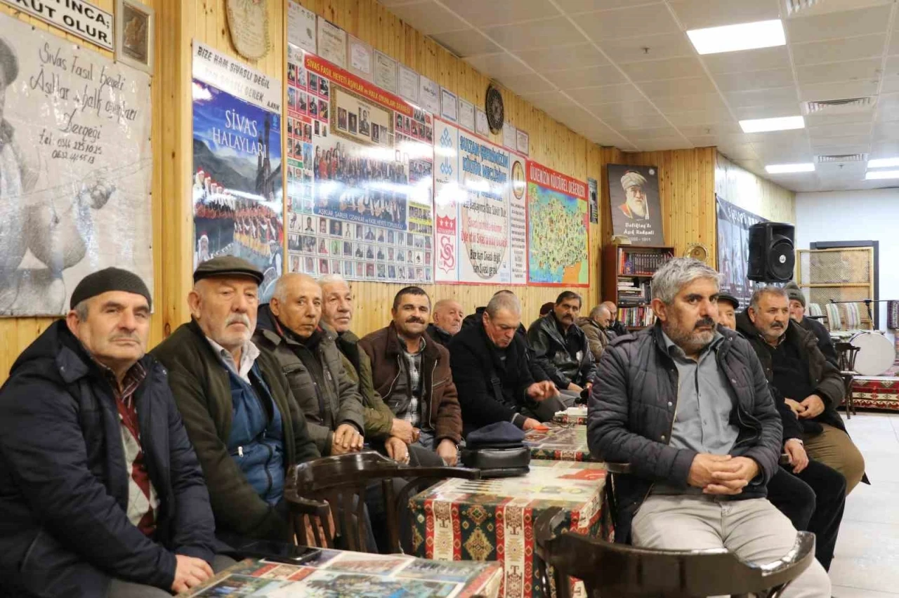 Dudakların arasına iğne koyuyor, dakikalarca sözlü atışıyorlar
