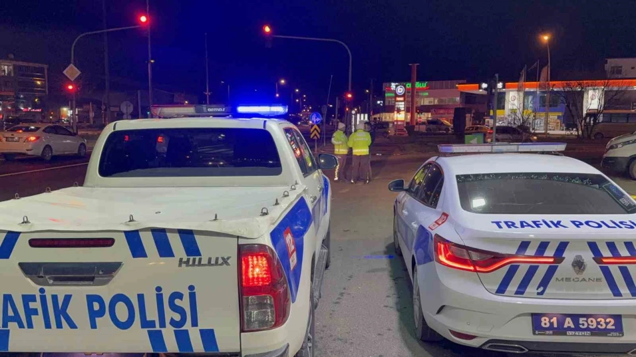 Dur ihtarına uymayan şahıs polise çarpıp kaçtı, polis ağır yaralandı
