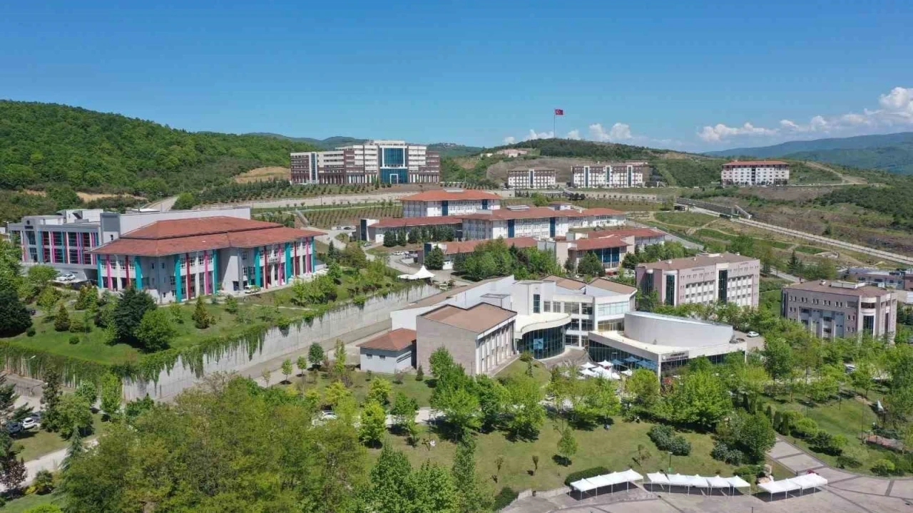 Düzce Üniversitesi 90 basamak birden yükseldi
