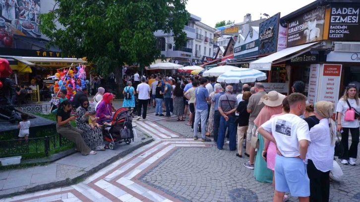 Edirne’de tava ciğercilerde uzun kuyruklar oluştu
