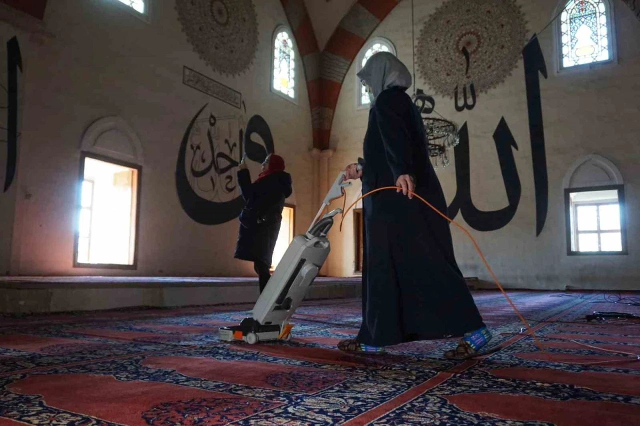 Edirne’deki tarihi camilerde Ramazan hazırlıkları başladı
