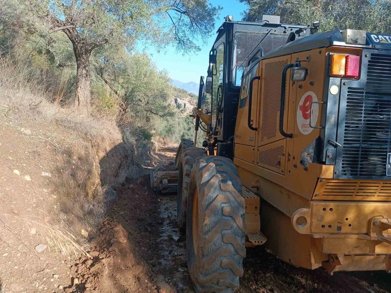 Efeler Belediyesi kırsal mahallelerde yol çalışmalarını sürdürüyor
