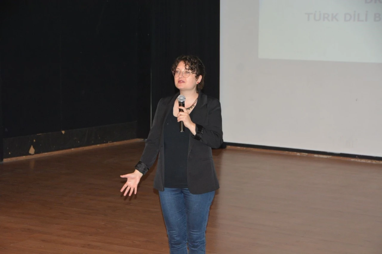 Ege Üniversitesi öğrencilerine ’Etkili İletişim ve Sunum Teknikleri’ semineri
