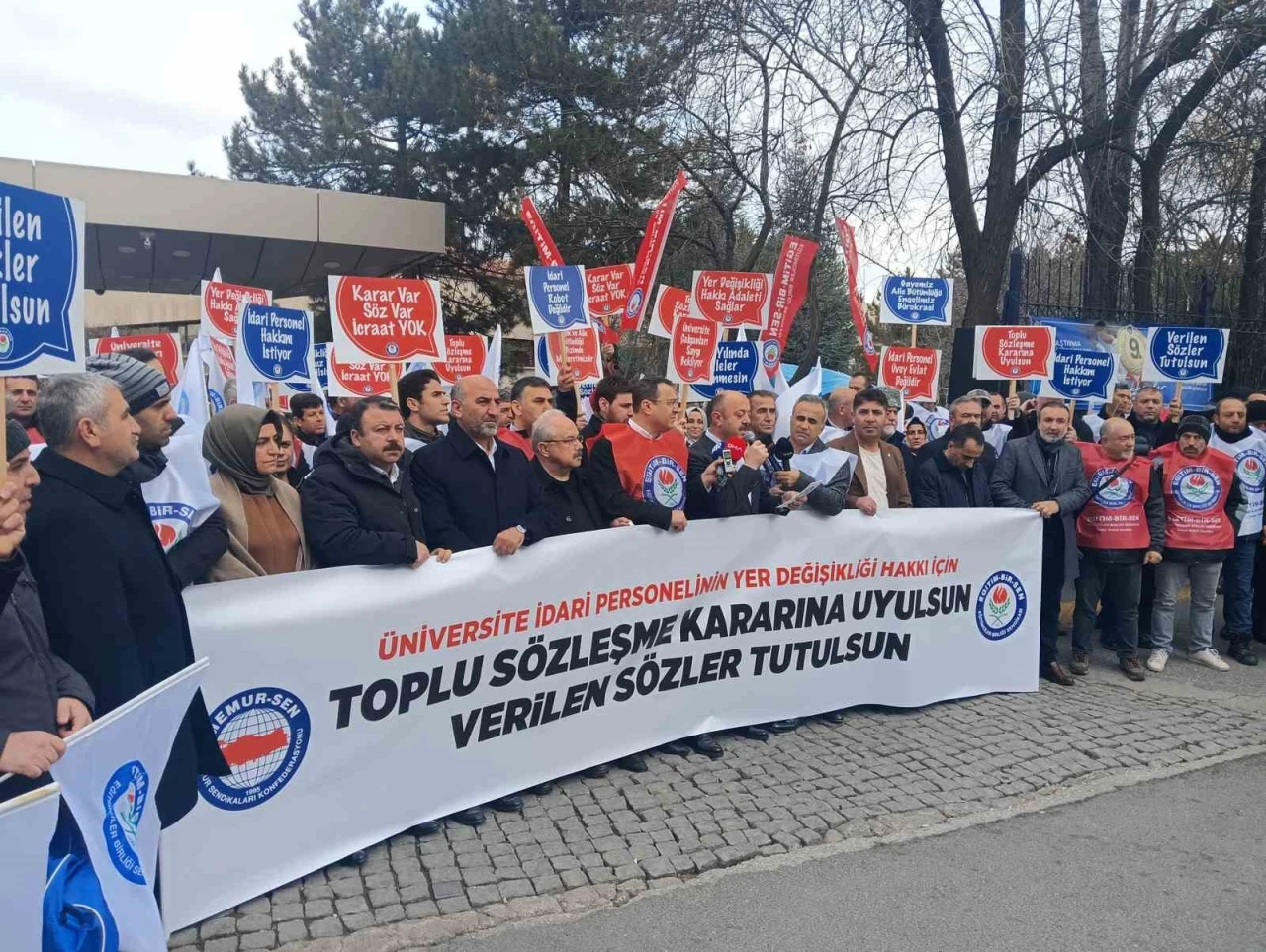 Eğitim-Bir-Sen’den &quot;üniversite idari personeline yer değiştirme hakkı&quot; talebi
