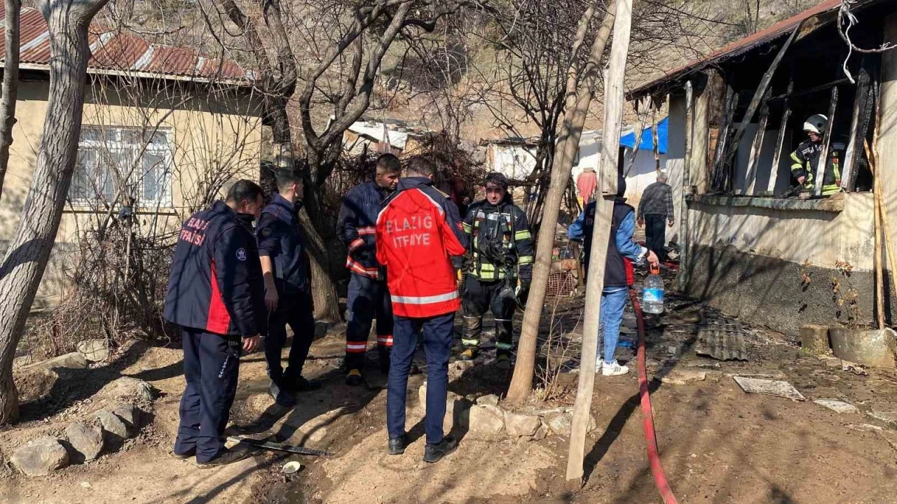 Elazığ’da devrilen soba faciası: 1’i ağır 3 yaralı
