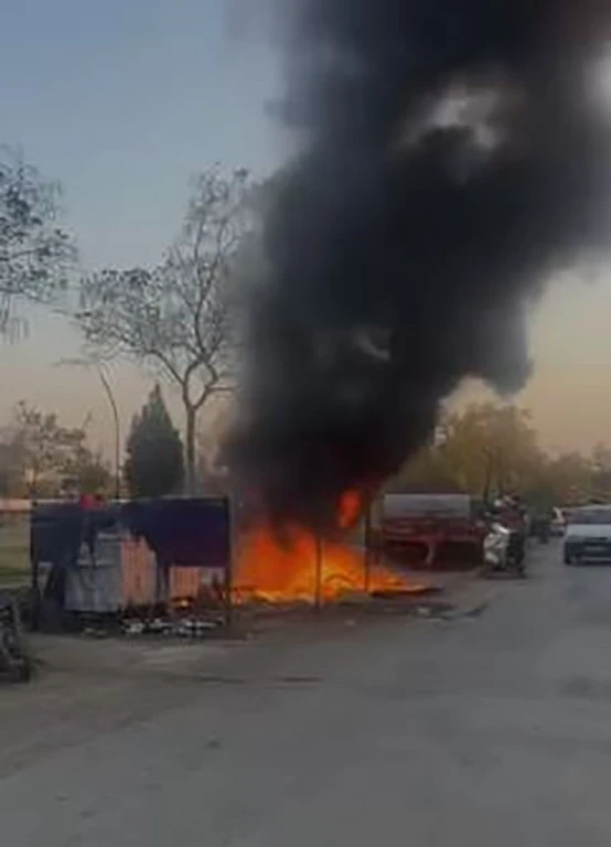 Elazığ’da hurda atıklar alev alev yandı
