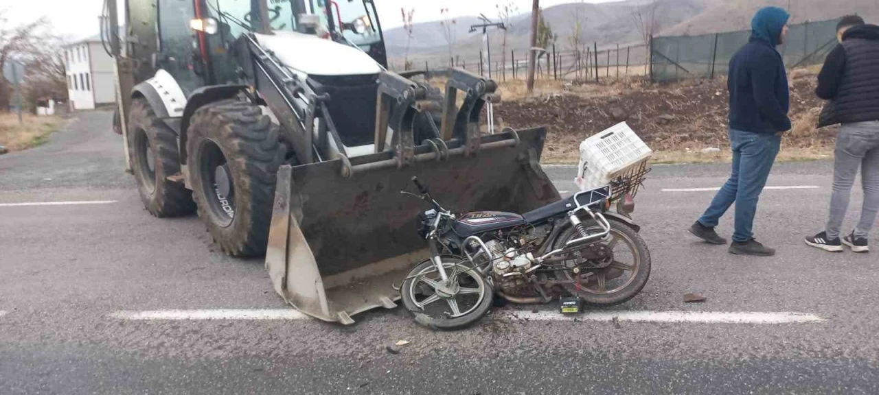 Elazığ’da iş makinesi ile motosiklet çarpıştı: 1 ölü
