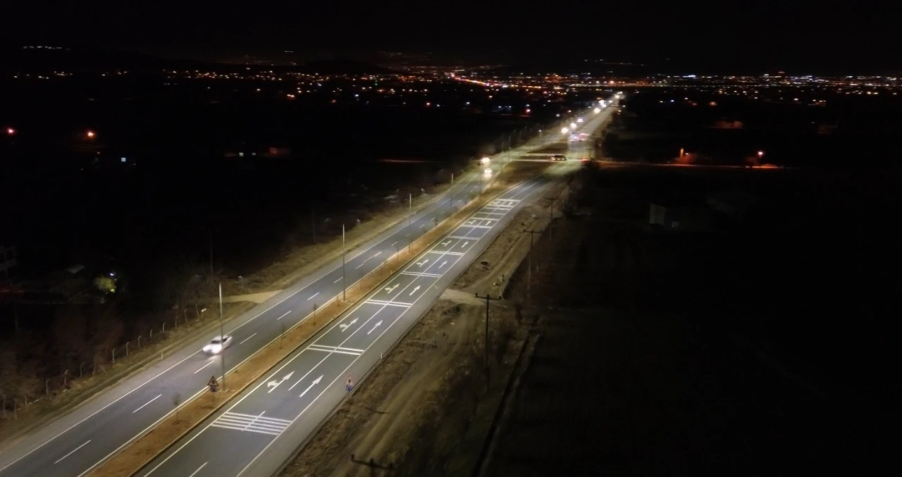 Elazığ’da ışıklandırılan şehirlerarası yollar daha güvenli hale getirildi
