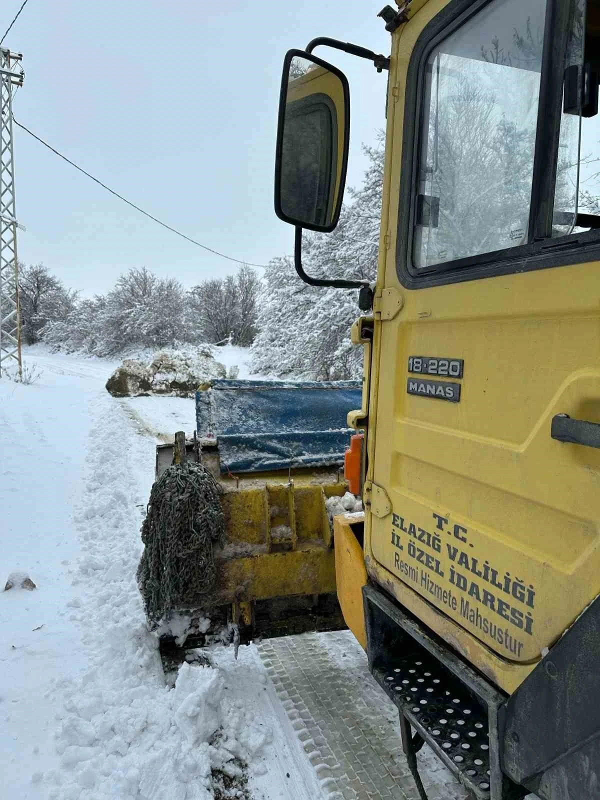 Elazığ’da kapanan 159 köy yolunda çalışmalar sürüyor
