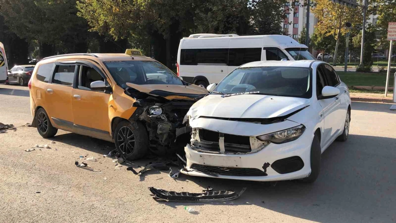 Elazığ’da trafik kazası:  2 yaralı
