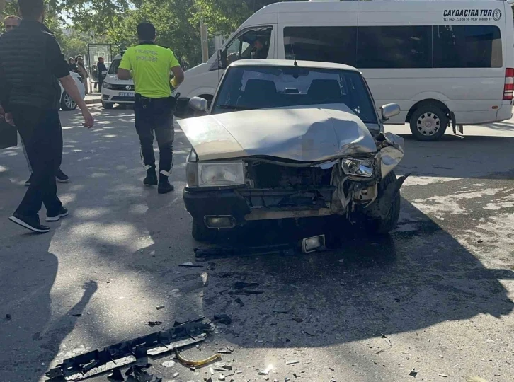 Elazığ’da trafik kazası: 3 yaralı
