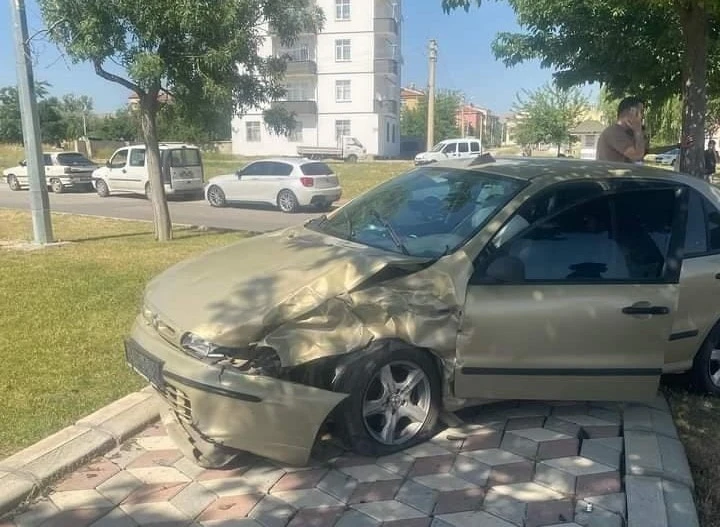 Elazığ’da trafik kazası: 3 yaralı
