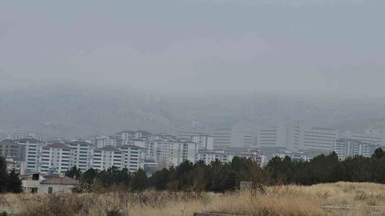 Elazığ’da yüksek kesimlerde sis etkili oldu
