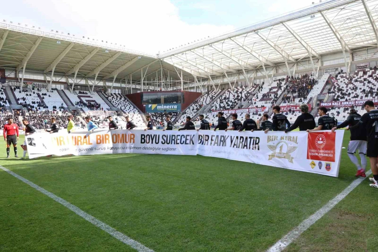 Elazığ İl Emniyet Müdürlüğünden &quot;bir kural bir ömür&quot; farkındalık etkinliği
