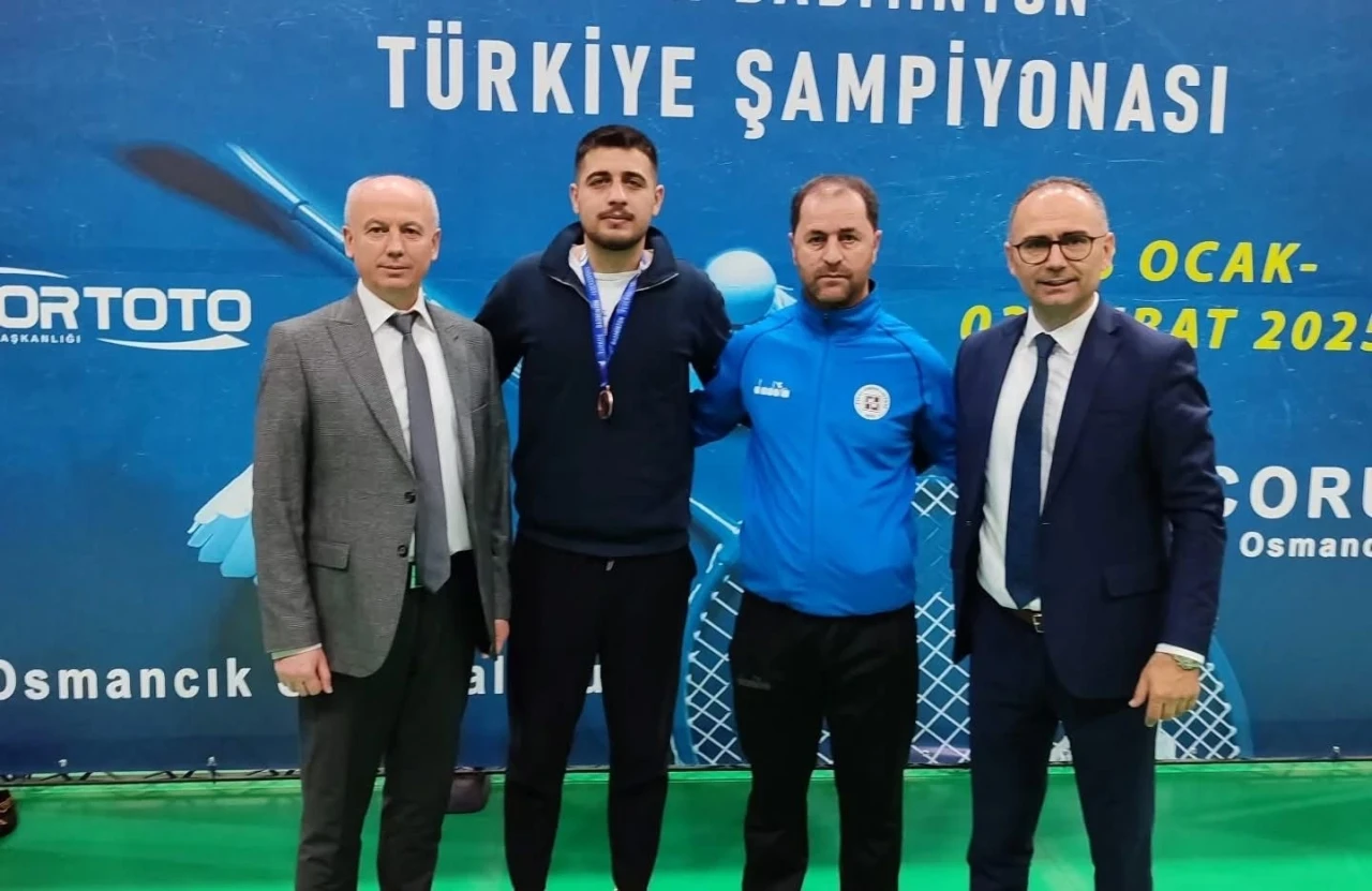 Elazığlı sporcu, badmintonda Türkiye üçüncüsü oldu
