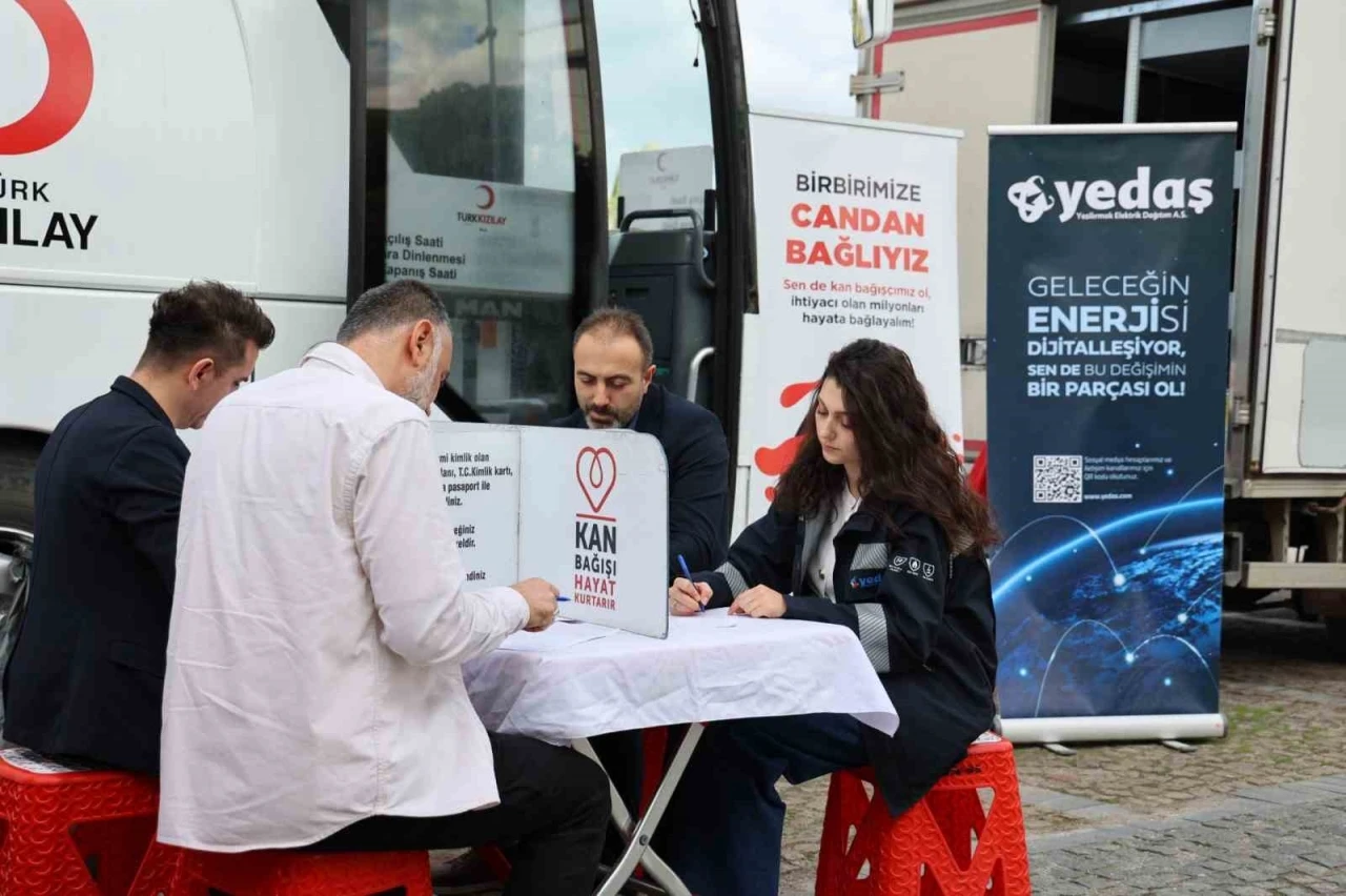 Elektrik dağıtım şirketi çalışanlarından Kızılay’a anlamlı destek
