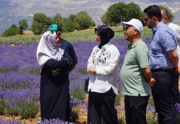 Emekli hemşire girişimciliğiyle kadınlara örnek oluyor
