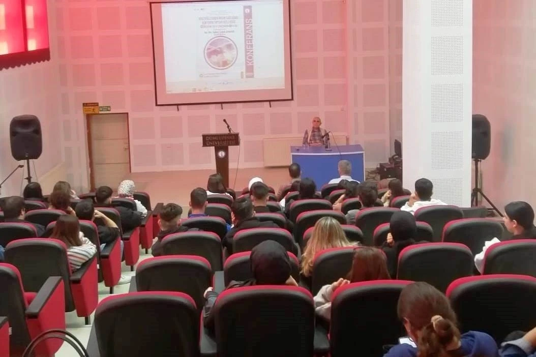 Emet MYO’da "Moleküllerden İnsan Sağlığına, Tıpta Kimyanın Gizli Gücü" konulu konferans
