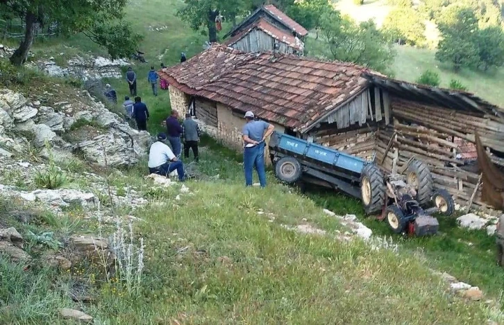 Emet’te devrilen traktörün altında kalan genç hayatını kaybetti
