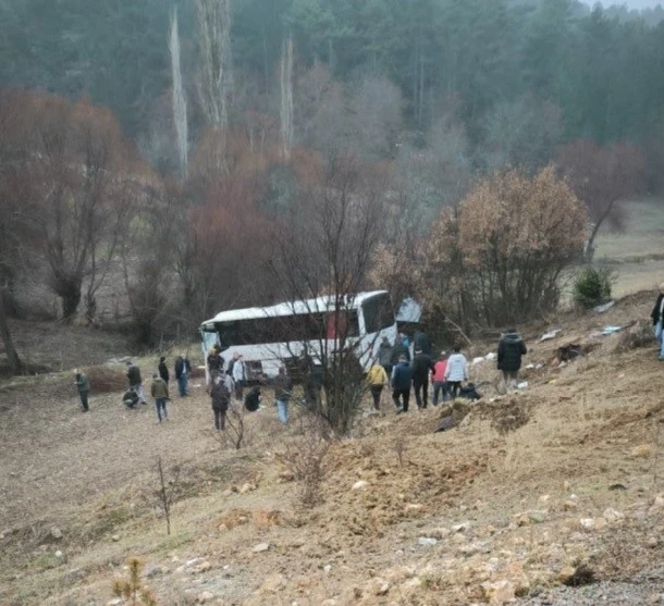 Emet’te işçi servisi yoldan çıktı: 9 yaralı
