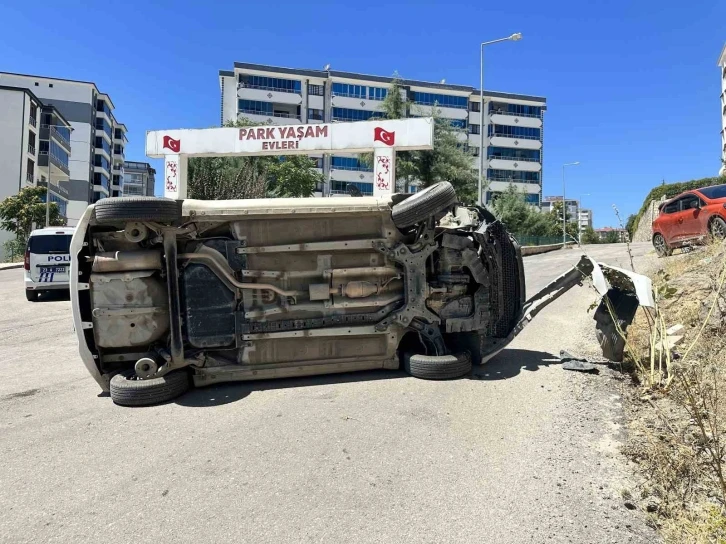 Emniyet kemeri taktı burnu bile kanamadı
