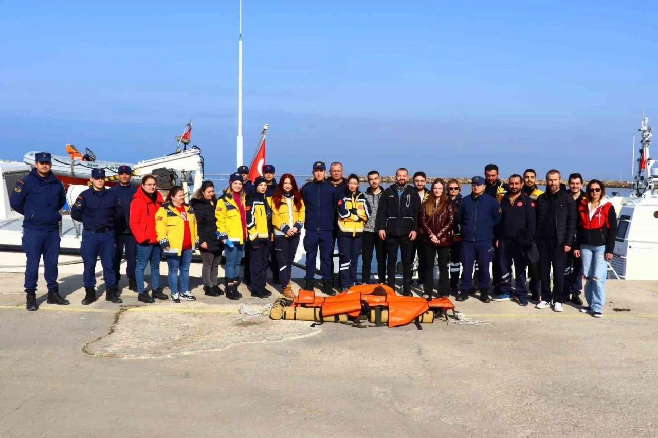 Enez’de 112 Acil ve Sahil Güvenlik ekipleri &quot;tıbbi tahliye eğitimi&quot; yaptı
