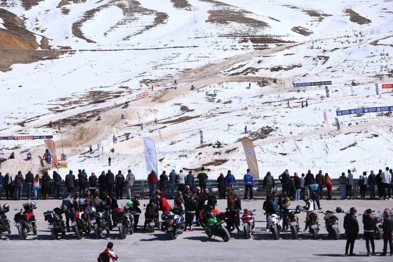 Erciyes’ten yükselen kar motorlarının sesi, tüm dünyaya duyuldu
