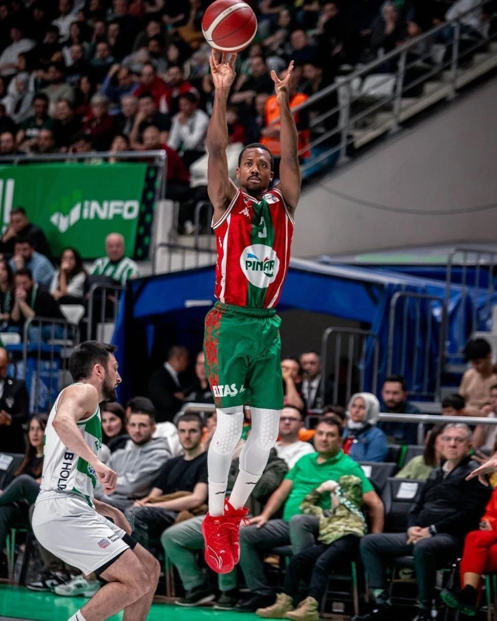 Errick McCollum, 1 yıl daha Karşıyaka’da
