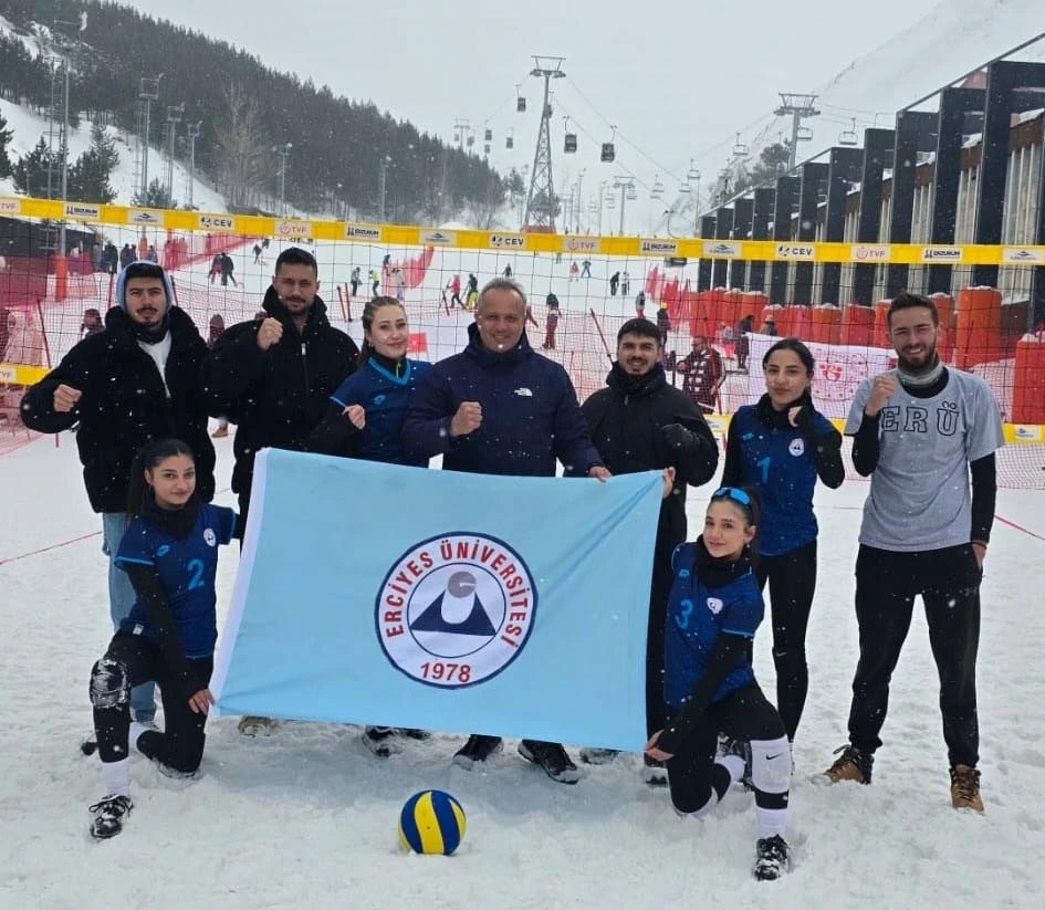 ERÜ, Kar Voleybolu Türkiye Şampiyonu oldu
