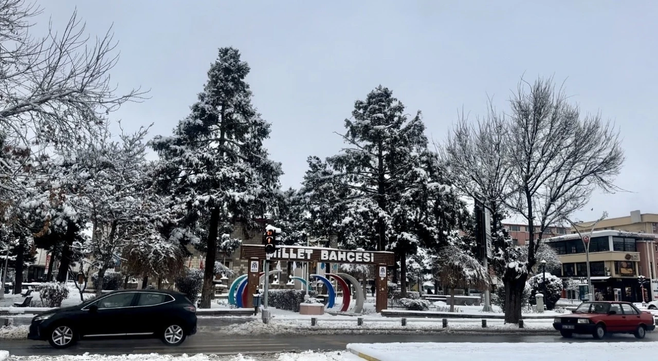 Erzincan beyaza büründü
