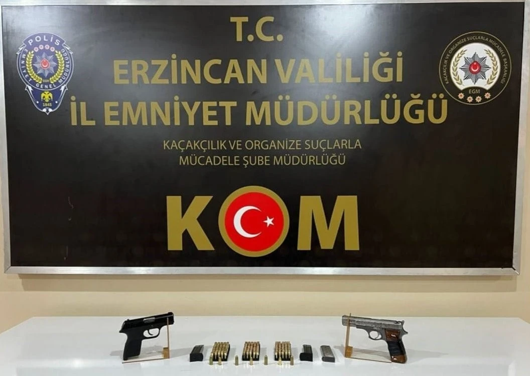 Erzincan’da 2 adet ruhsatsız tabanca ve fişekler ele geçirildi
