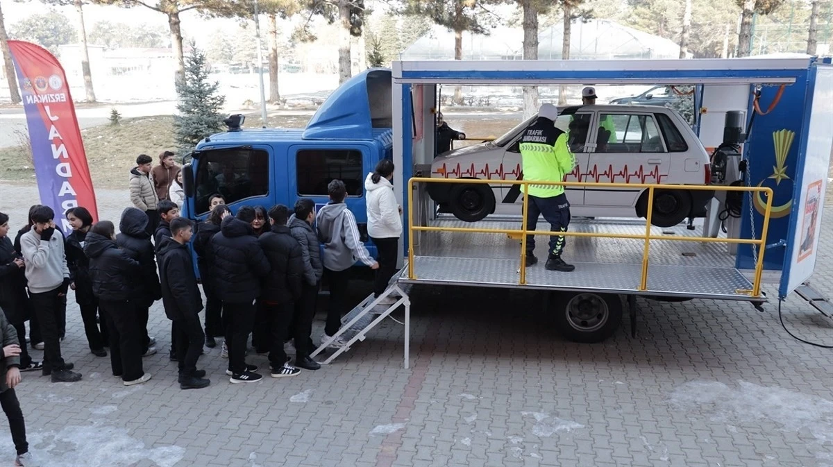 Erzincan’da emniyet kemerinin önemi anlatıldı
