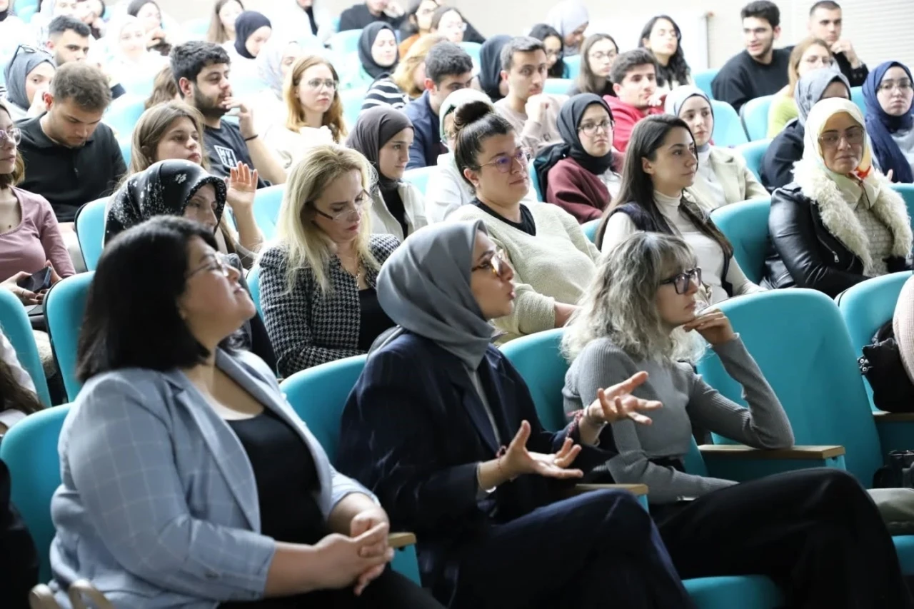 Erzincan’da "Orada Dur!" adlı panel düzenlendi
