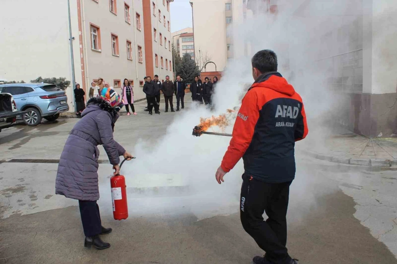 Erzincan Öğrenci Yurdu’nda afet farkındalık ve yangın eğitimi düzenlendi
