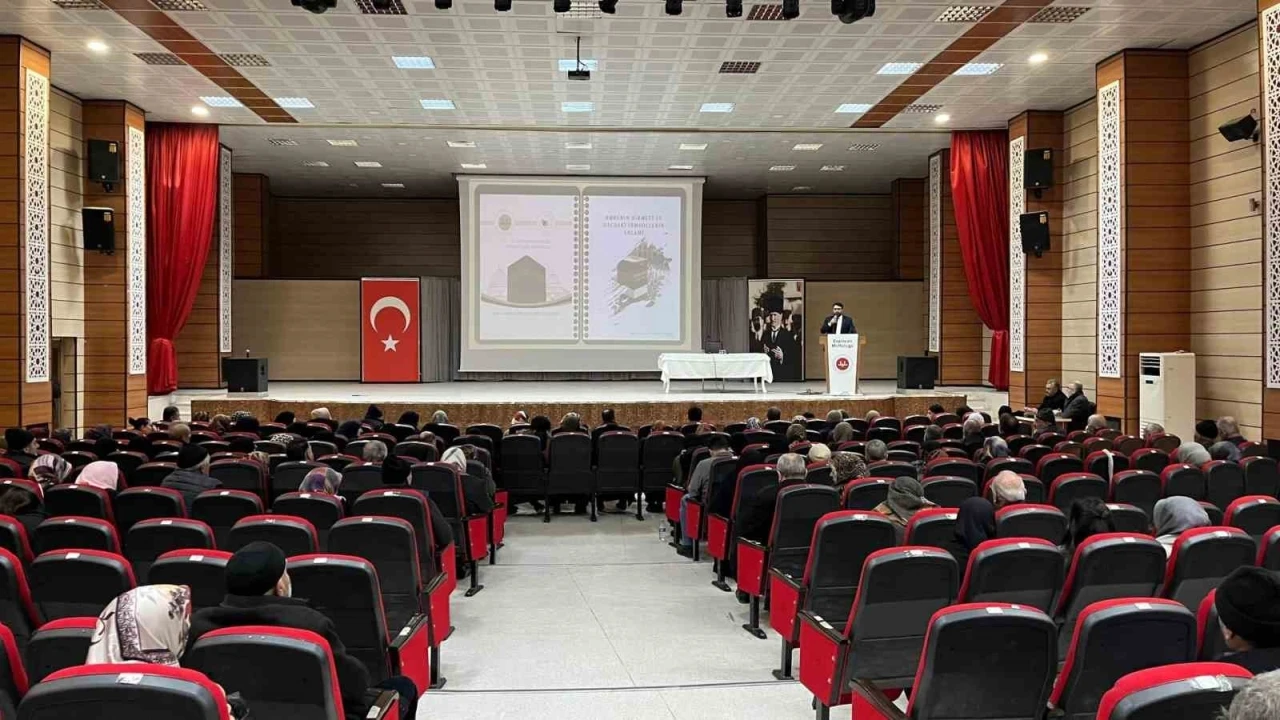 Erzincanlı umrecilere eğitim semineri
