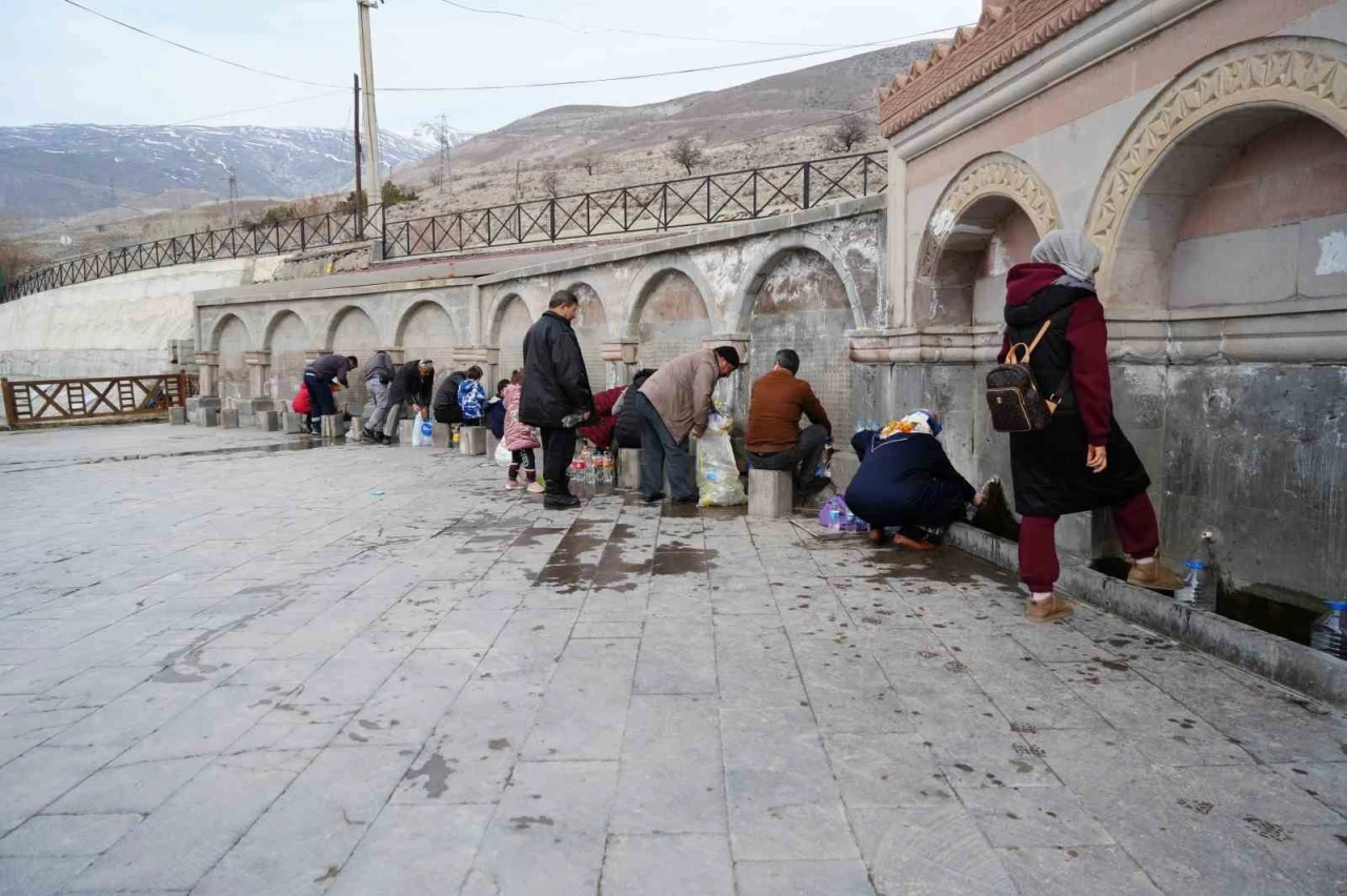 Erzincanlılar ’ekşisu’ ile iftar açıyor
