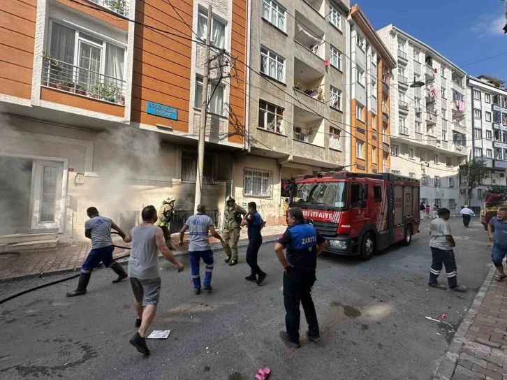 Esenler Belediyesi temizlik işçileri yangında mahsur kalan 3 çocuğu kurtardı
