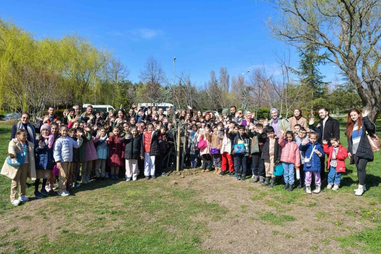 Esenyurt Belediyesi’nden çevreci etkinlik: Orman Haftası’nda ağaçlar toprakla buluştu
