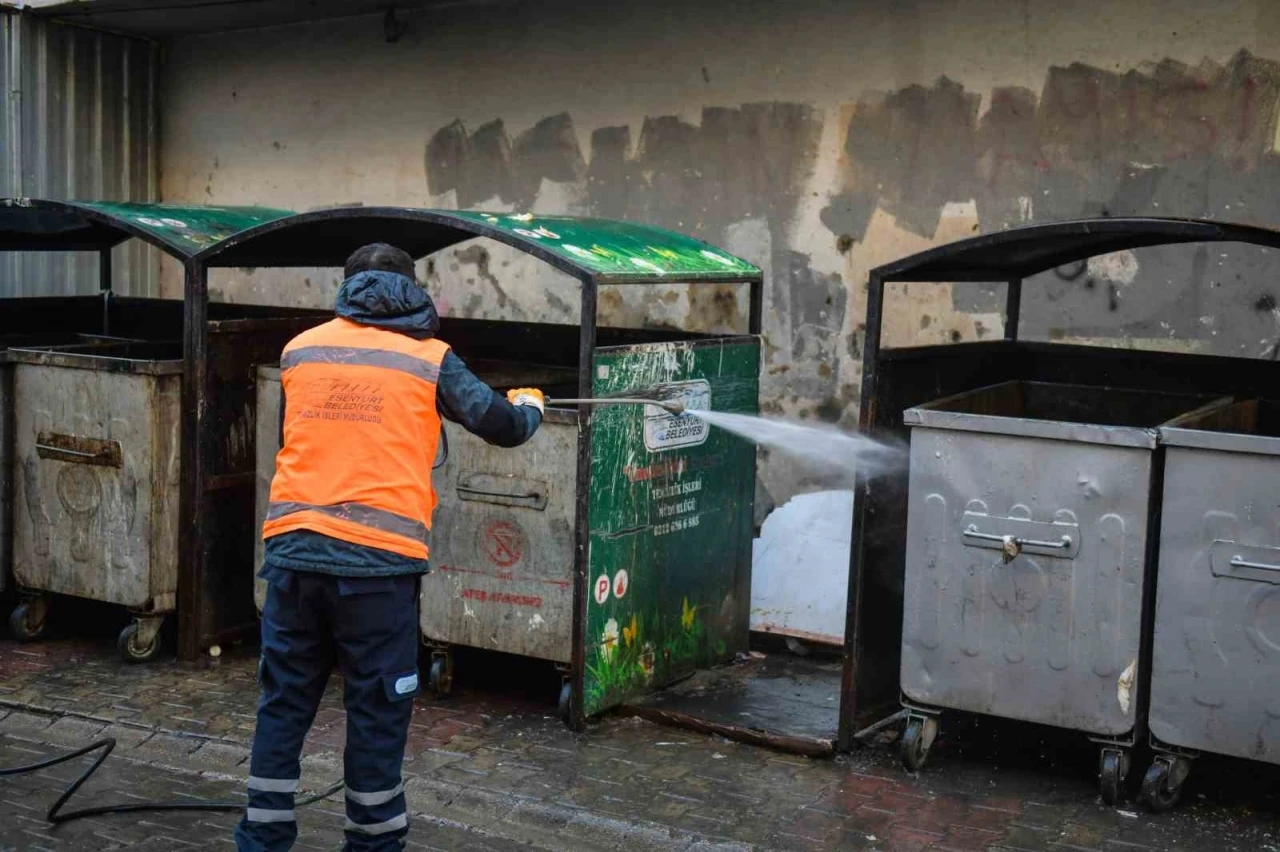 Esenyurt Belediyesi’nden temizlik seferberliği
