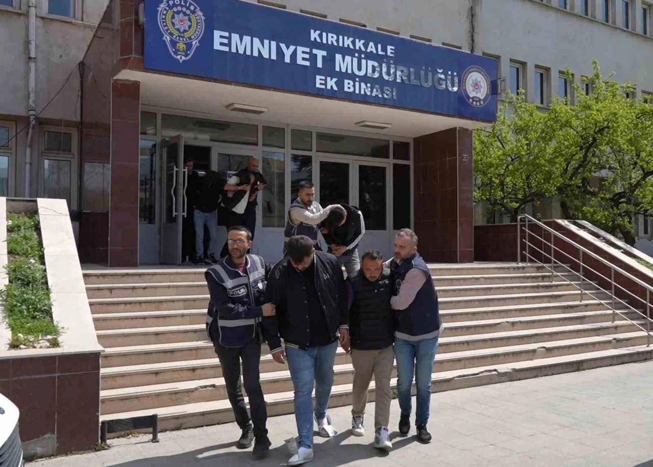 Eşinin telefonuna mesaj atan akrabasını sokak ortasında vurdu: 5 gözaltı
