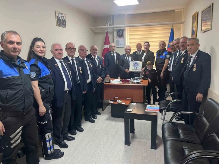 Eskişehir’de polis Muharip Gaziler Derneği’ni ziyaret etti
