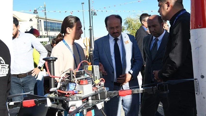 ETÜ kulüp tanıtım festivali ile yeni akademik yıla merhaba dedi
