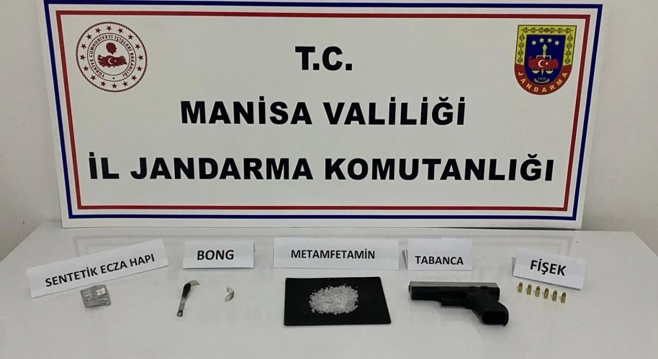 Evinde uyuşturucu maddelerle yakalandı
