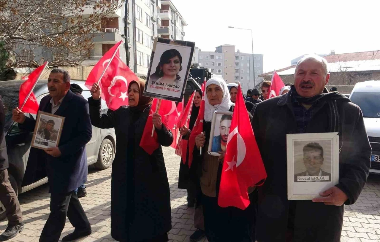 Evlatları dağa kaçırılan anne ve babalardan çocuklarına umutlu çağrı
